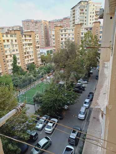 Satılır 2 otaqlı köhnə tikili 60 m², İnşaatçılar m., photo 1 from 14
