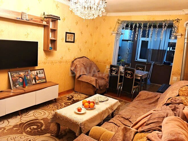 Satılır 4 otaqlı köhnə tikili 75 m², Neftçilər m., photo 1 from 21