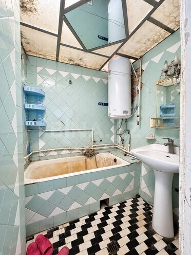 Satılır 3 otaqlı köhnə tikili 75 m², Qara Qarayev m., photo 7 from 16
