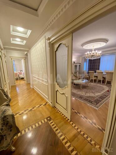 Продается 3-комн. новостройка 150 м², м. Кара Караев, photo 1 from 21