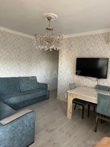 Сдается 2-комн. вторичка 70 м², м. Нефтчиляр, photo 1 from 12
