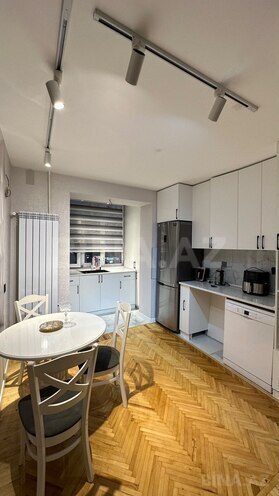 Satılır 3 otaqlı köhnə tikili 75 m², İnşaatçılar m., photo 1 from 19