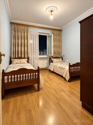 Satılır 2 otaqlı köhnə tikili 60 m², İnşaatçılar m., photo 3 from 10