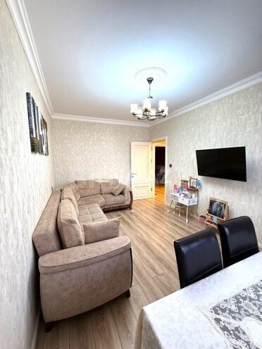Продается 3-комн. вторичка 65 м², м. Гянджлик, photo 1 from 16