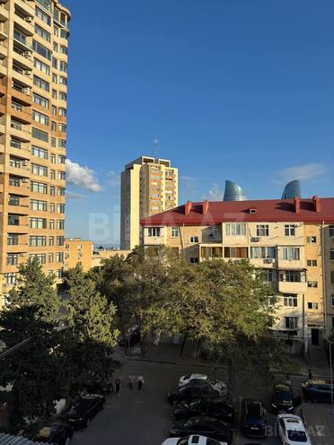 Satılır 3 otaqlı köhnə tikili 75 m², Yasamal r., photo 1 from 14