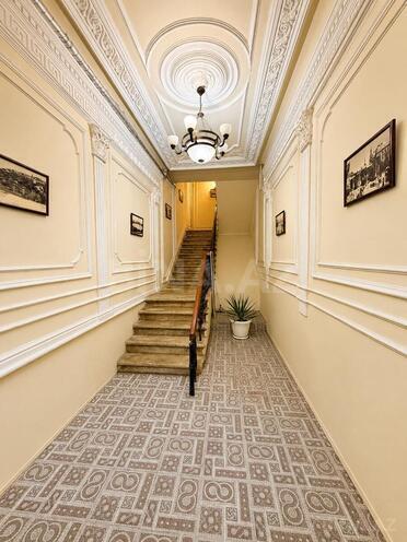 Satılır 5 otaqlı köhnə tikili 250 m², Sahil m., photo 13 from 18