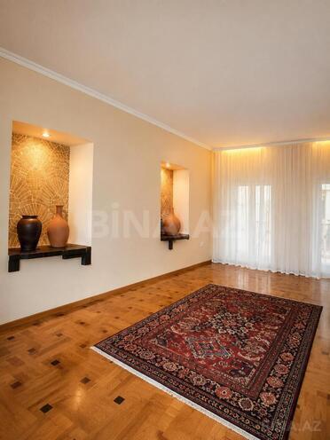 Satılır 5 otaqlı köhnə tikili 250 m², Sahil m., photo 8 from 18