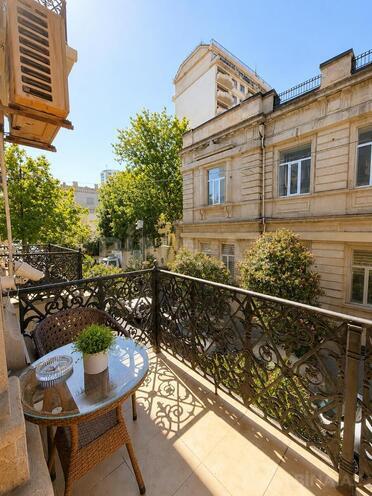 Satılır 5 otaqlı köhnə tikili 250 m², Sahil m., photo 16 from 18