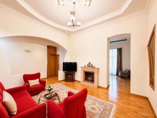 Satılır 5 otaqlı köhnə tikili 250 m², Sahil m., photo 3 from 18