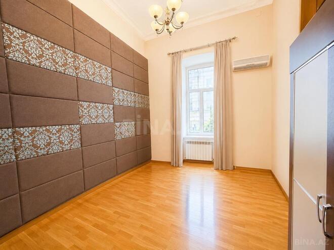 Satılır 5 otaqlı köhnə tikili 250 m², Sahil m., photo 11 from 18