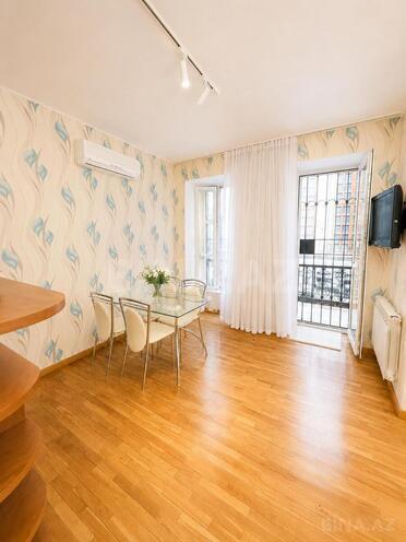 Satılır 5 otaqlı köhnə tikili 250 m², Sahil m., photo 9 from 18