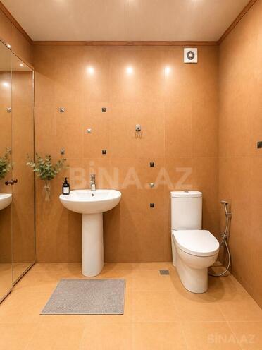 Satılır 5 otaqlı köhnə tikili 250 m², Sahil m., photo 17 from 18