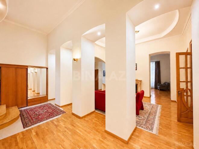 Satılır 5 otaqlı köhnə tikili 250 m², Sahil m., photo 12 from 18
