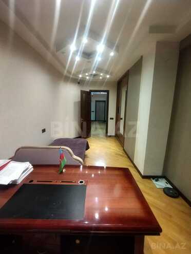Продаётся 4-комн. вторичка 181 м², photo 25 from 32
