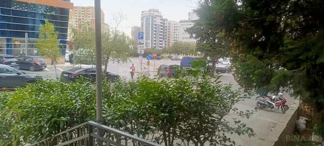 Продаётся 2-комн. вторичка 63 м², м. Иншаатчылар, photo 1 from 9