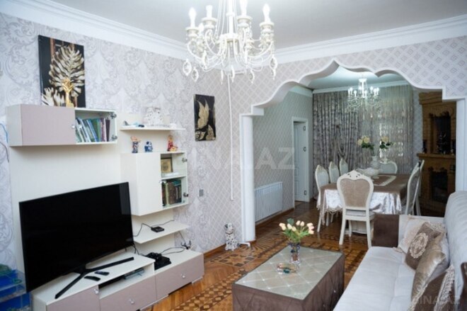 Satılır 5 otaqlı köhnə tikili 125 m², Azadlıq Prospekti m., photo 1 from 20