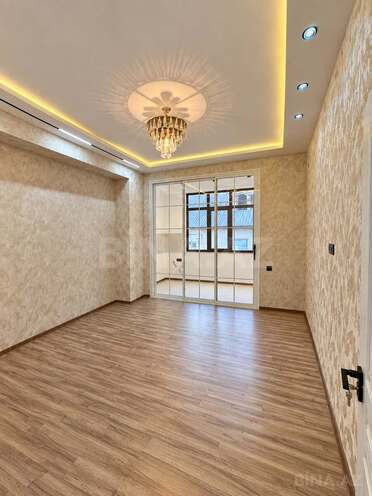 Продается 2-комн. новостройка 56 м², м. Нефтчиляр, photo 1 from 9