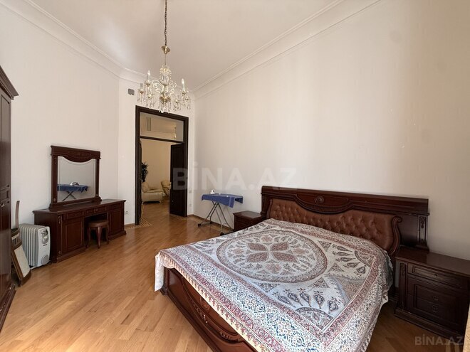 Satılır 4 otaqlı köhnə tikili 135 m², Sahil m., photo 12 from 13