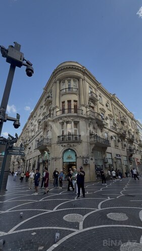 Satılır 4 otaqlı köhnə tikili 135 m², Sahil m., photo 1 from 13