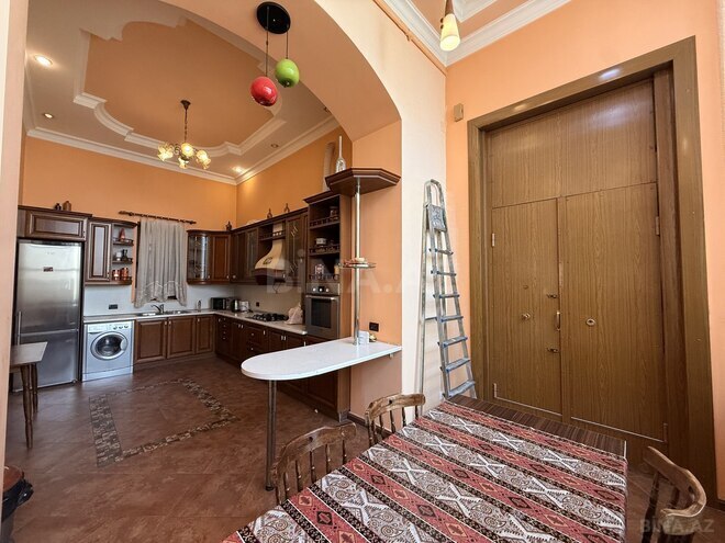 Satılır 5 otaqlı köhnə tikili 250 m², Sahil m., photo 6 from 15