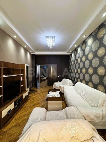 İcarəyə verilir 3 otaqlı köhnə tikili 110 m², 28 May m., photo 1 from 16
