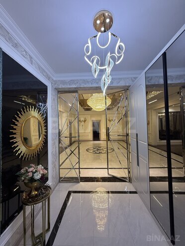 Продается 8-комн. дом/дача 650 м², Хатаинский р., photo 1 from 13