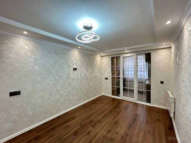 Продается 2-комн. вторичка 42 м², м. Кара Караев, photo 3 from 15