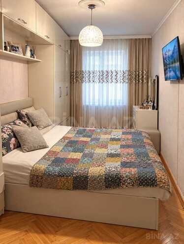 Satılır 2 otaqlı köhnə tikili 60 m², İnşaatçılar m., photo 3 from 10