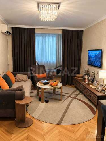 Satılır 2 otaqlı köhnə tikili 60 m², İnşaatçılar m., photo 1 from 10