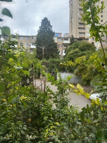 Satılır 2 otaqlı köhnə tikili 60 m², İnşaatçılar m., photo 8 from 10
