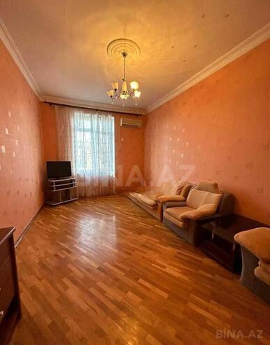 Satılır 3 otaqlı köhnə tikili 80 m², Sahil m., photo 1 from 11