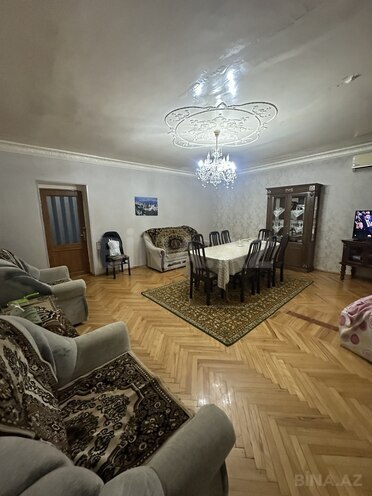 İcarəyə verilir 3 otaqlı köhnə tikili 110 m², 28 May m., photo 1 from 15