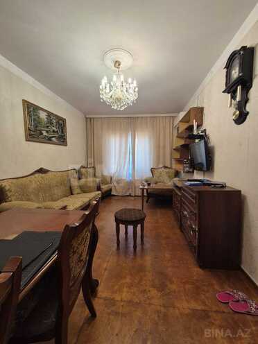 Satılır 2 otaqlı köhnə tikili 65 m², İnşaatçılar m., photo 1 from 12