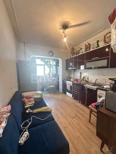 Satılır 2 otaqlı köhnə tikili 60 m², İnşaatçılar m., photo 6 from 9