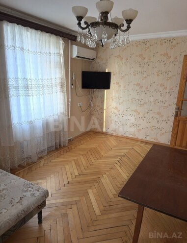 Продаётся 1-комн. вторичка 35 м², м. Нефтчиляр, photo 1 from 8