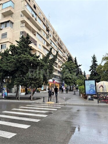Satılır 4 otaqlı köhnə tikili 110 m², Qara Qarayev m., photo 3 from 20