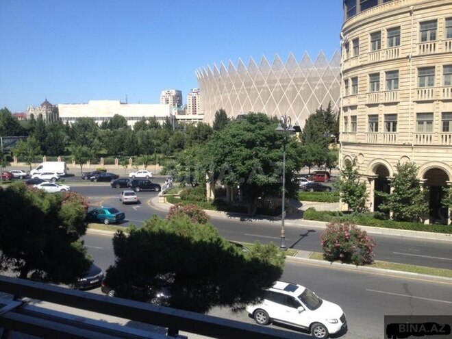 Продаётся 3-комн. вторичка 75 м², м. Низами, photo 3 from 10