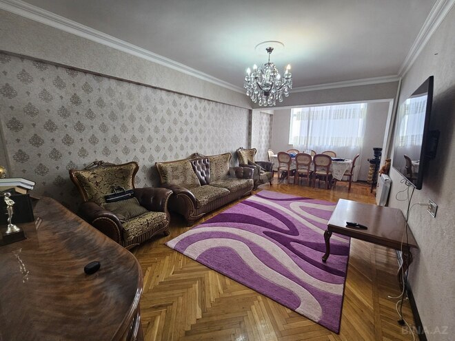 Продаётся 2-комн. вторичка 63 м², м. Иншаатчылар, photo 1 from 18