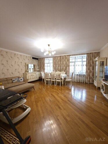 Satılır 4 otaqlı köhnə tikili 120 m², Bakıxanov q., photo 1 from 32
