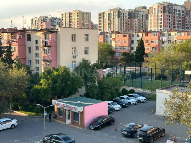 Продается 2-комн. вторичка 50 м², м. Кара Караев, photo 1 from 17
