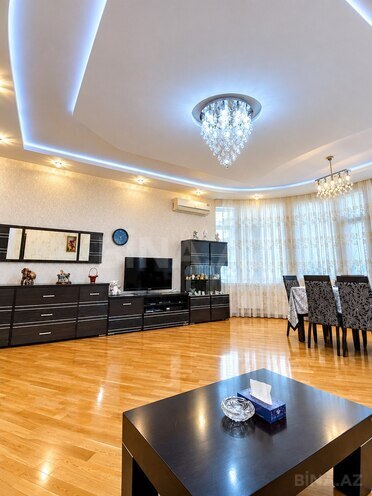 Сдается 2-комн. новостройка 100 м², м. 8 ноября, photo 1 from 32