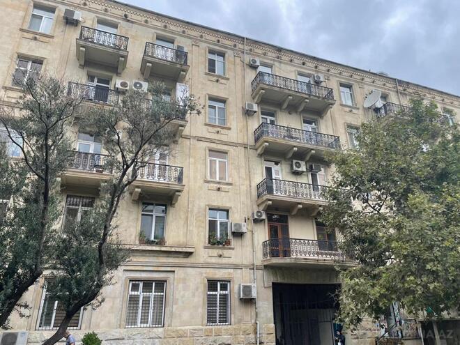 Satılır 5 otaqlı köhnə tikili 140 m², Elmlər Akademiyası m., photo 1 from 20