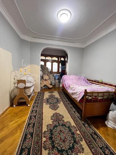 Satılır 2 otaqlı köhnə tikili 65 m², Xalqlar Dostluğu m., photo 1 from 9