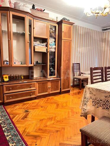 Satılır 2 otaqlı köhnə tikili 65 m², Xalqlar Dostluğu m., photo 3 from 9