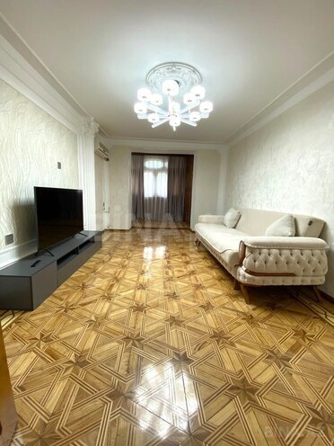 Продаётся 3-комн. вторичка 70 м², м. Иншаатчылар, photo 4 from 14
