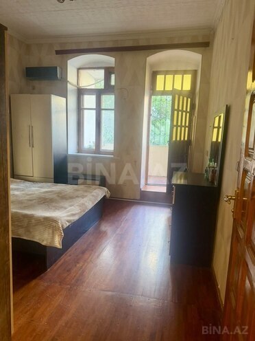 Satılır 3 otaqlı köhnə tikili 70 m², 28 May m., photo 1 from 9