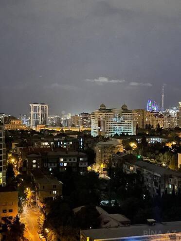 Сдаётся 4-комн. новостройка 350 м², м. 8 ноября, photo 1 from 32