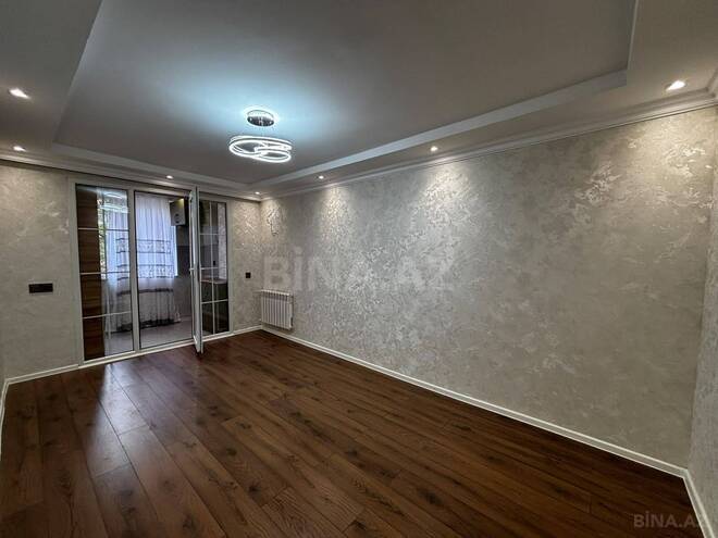 Продается 2-комн. вторичка 36 м², м. Кара Караев, photo 1 from 12