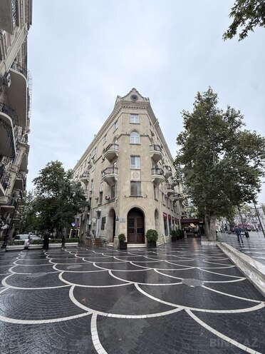 Продаётся 3-комн. вторичка 68 м², м. Сахил, photo 1 from 14