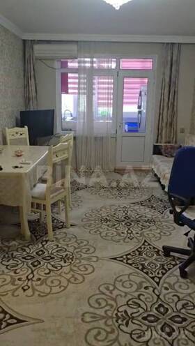 Сдаётся 3-комн. вторичка 70 м², м. Нефтчиляр, photo 1 from 11